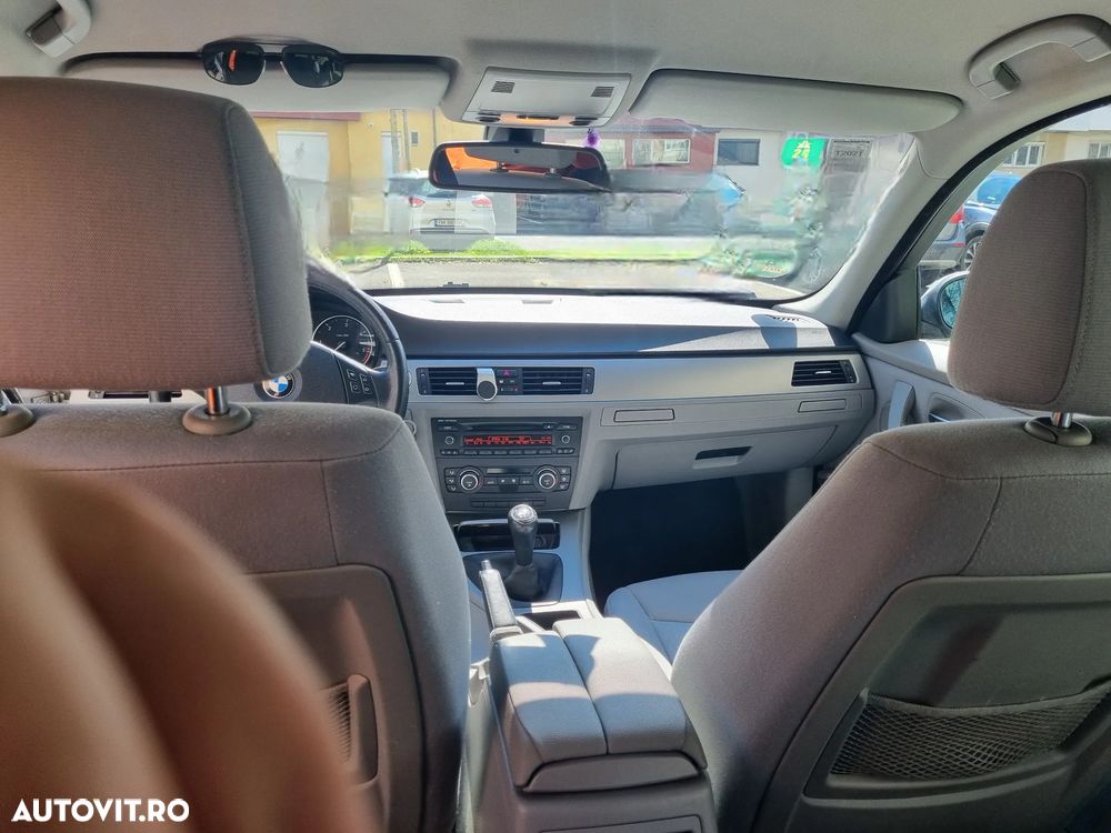 BMW Seria 3 318d - 3
