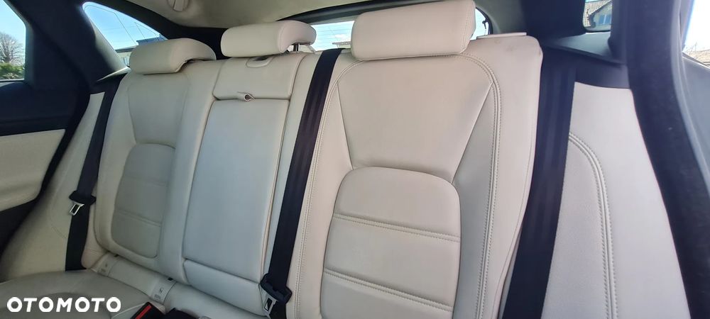 Jaguar F-Pace 20d Pure - 23