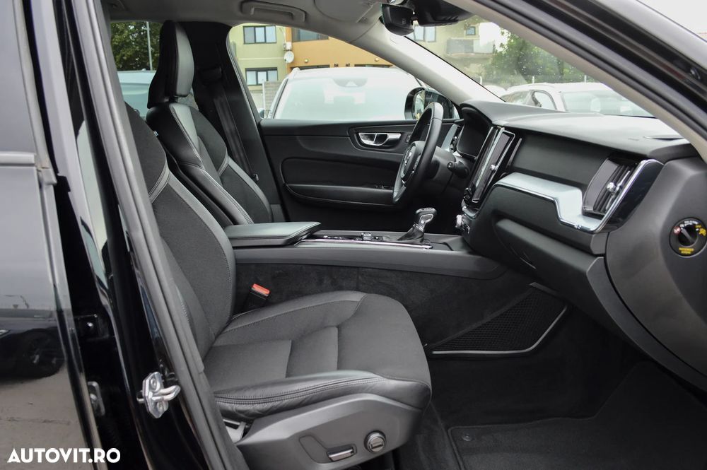 Volvo XC 60 D4 AWD Momentum - 32