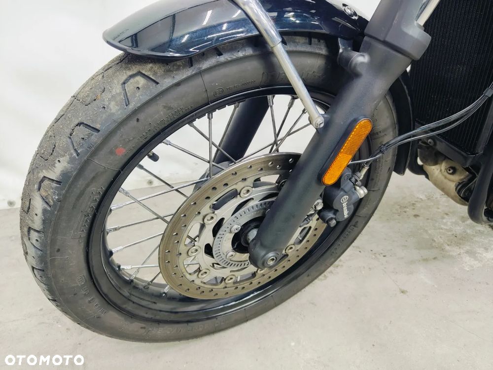 Triumph Bonneville - 20