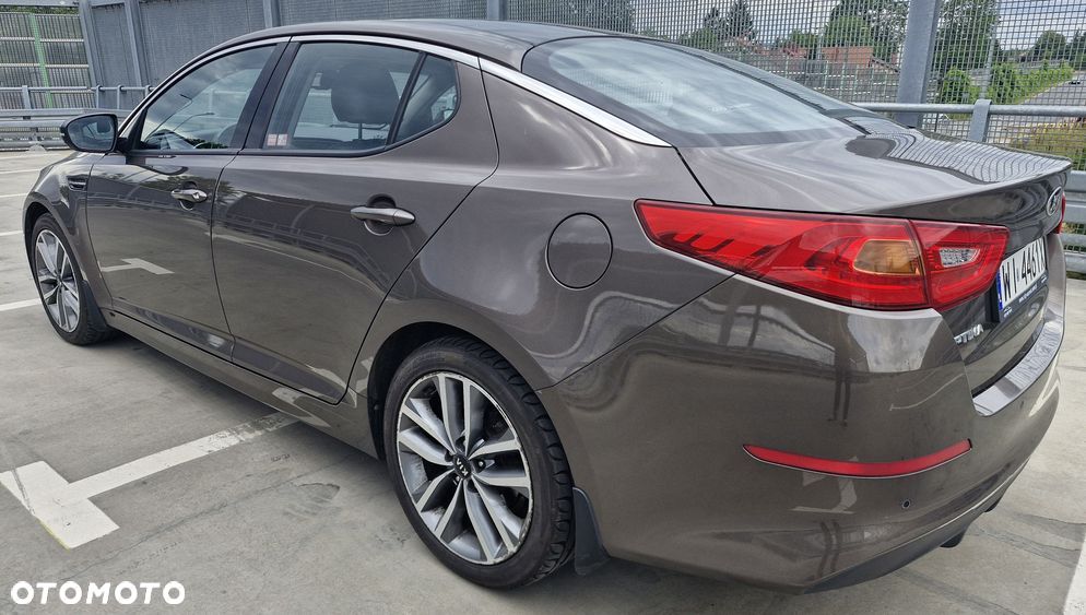 Kia Optima 2.0 L - 10