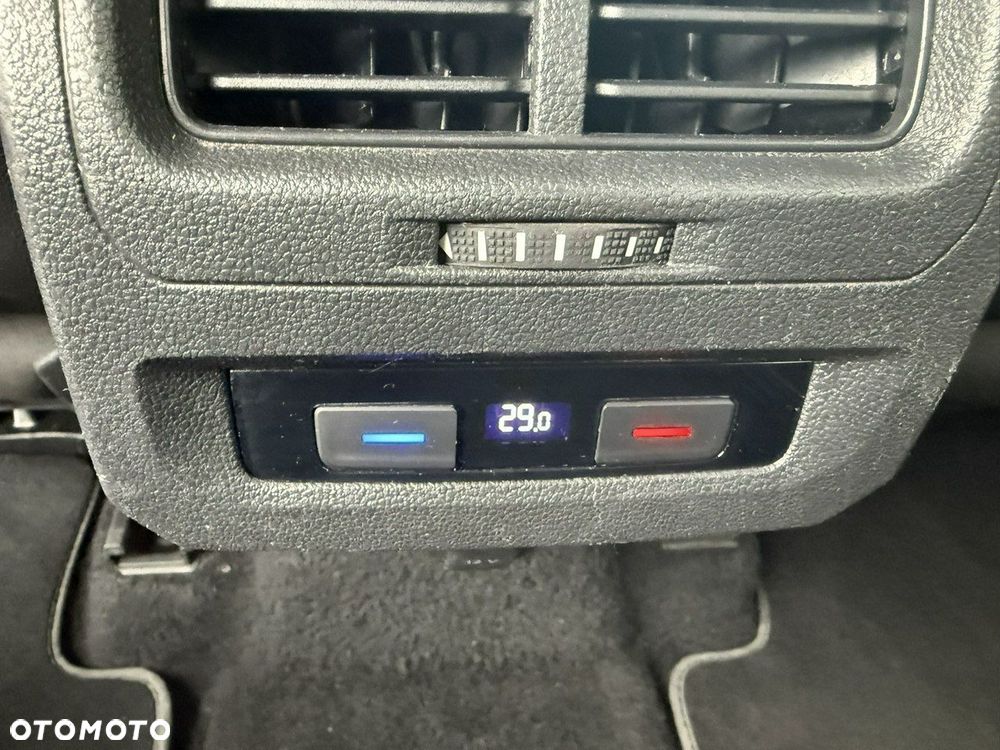 Volkswagen Touran 1.6 TDI BMT Comfortline - 24