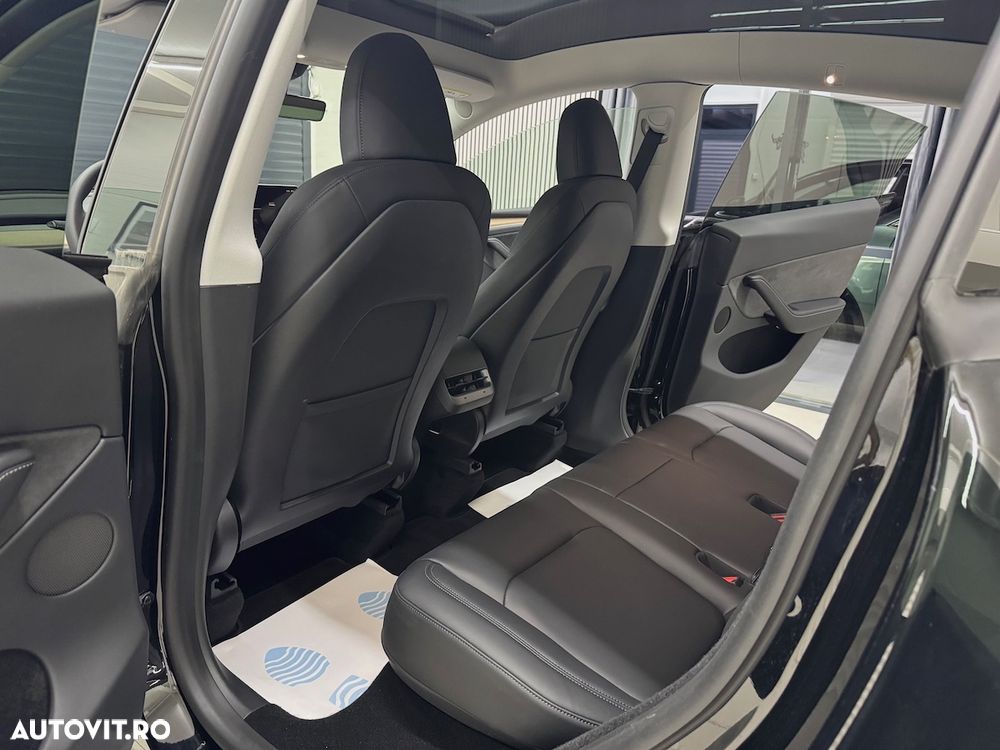 Tesla Model Y Performance Dual Motor AWD - 25
