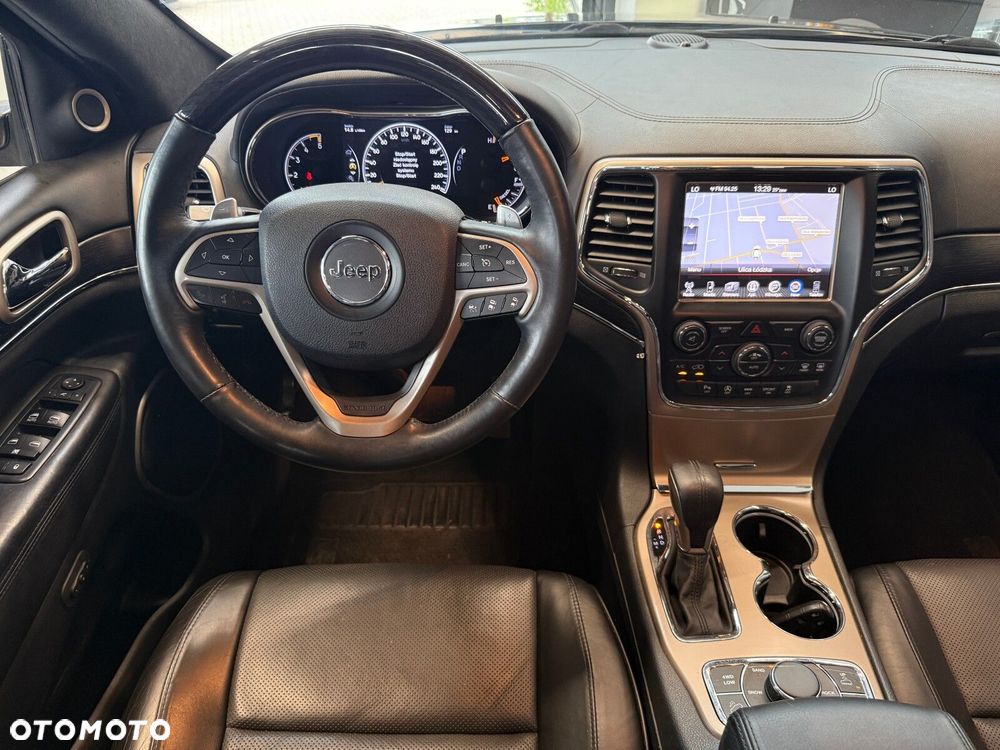 Jeep Grand Cherokee - 23