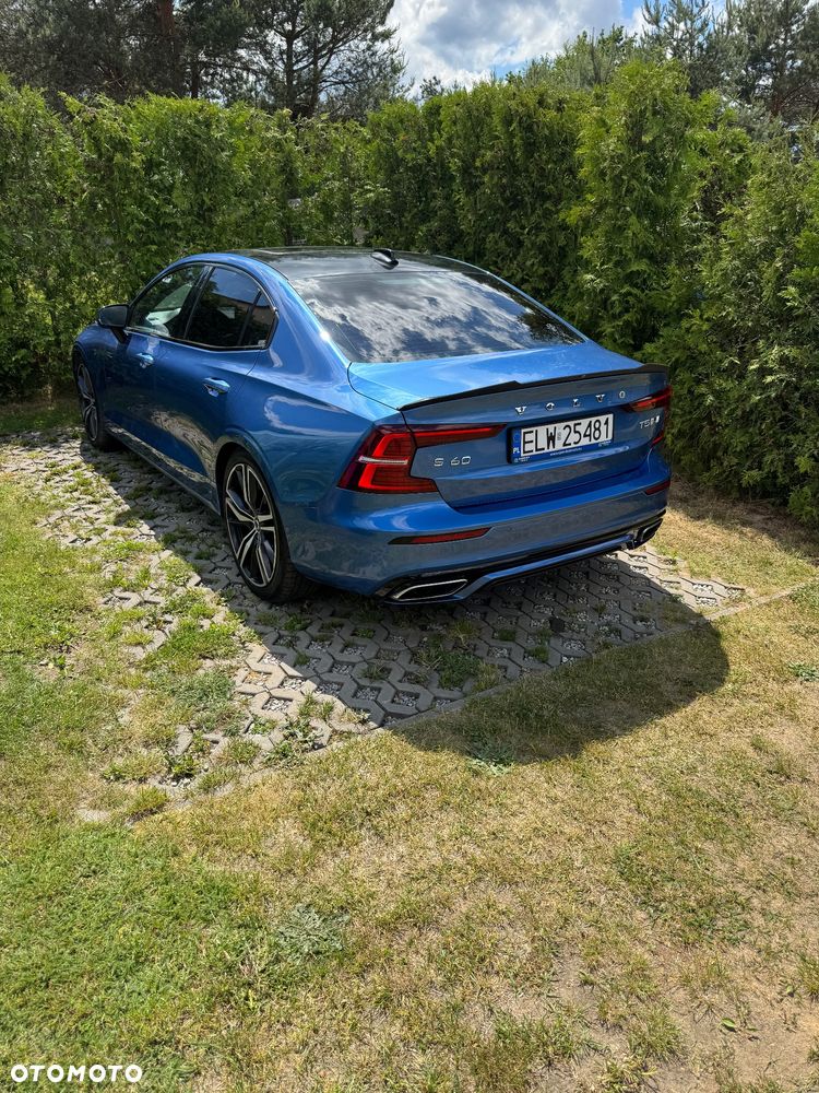 Volvo S60 T5 AWD R-Design - 4