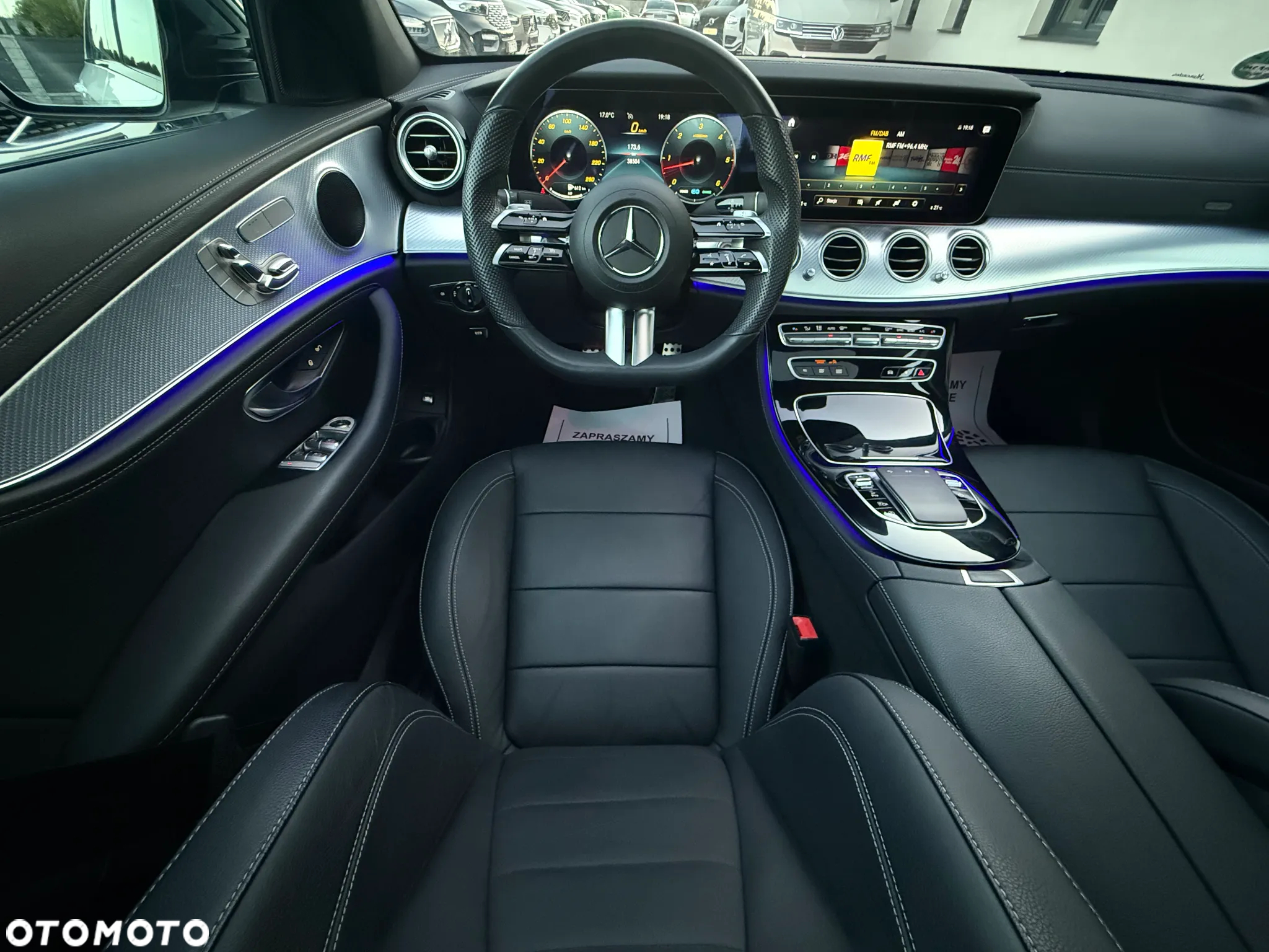 Mercedes-Benz Klasa E 220 d 4Matic T 9G-TRONIC AMG Line - 38