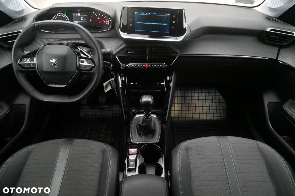 Peugeot 208 - 8