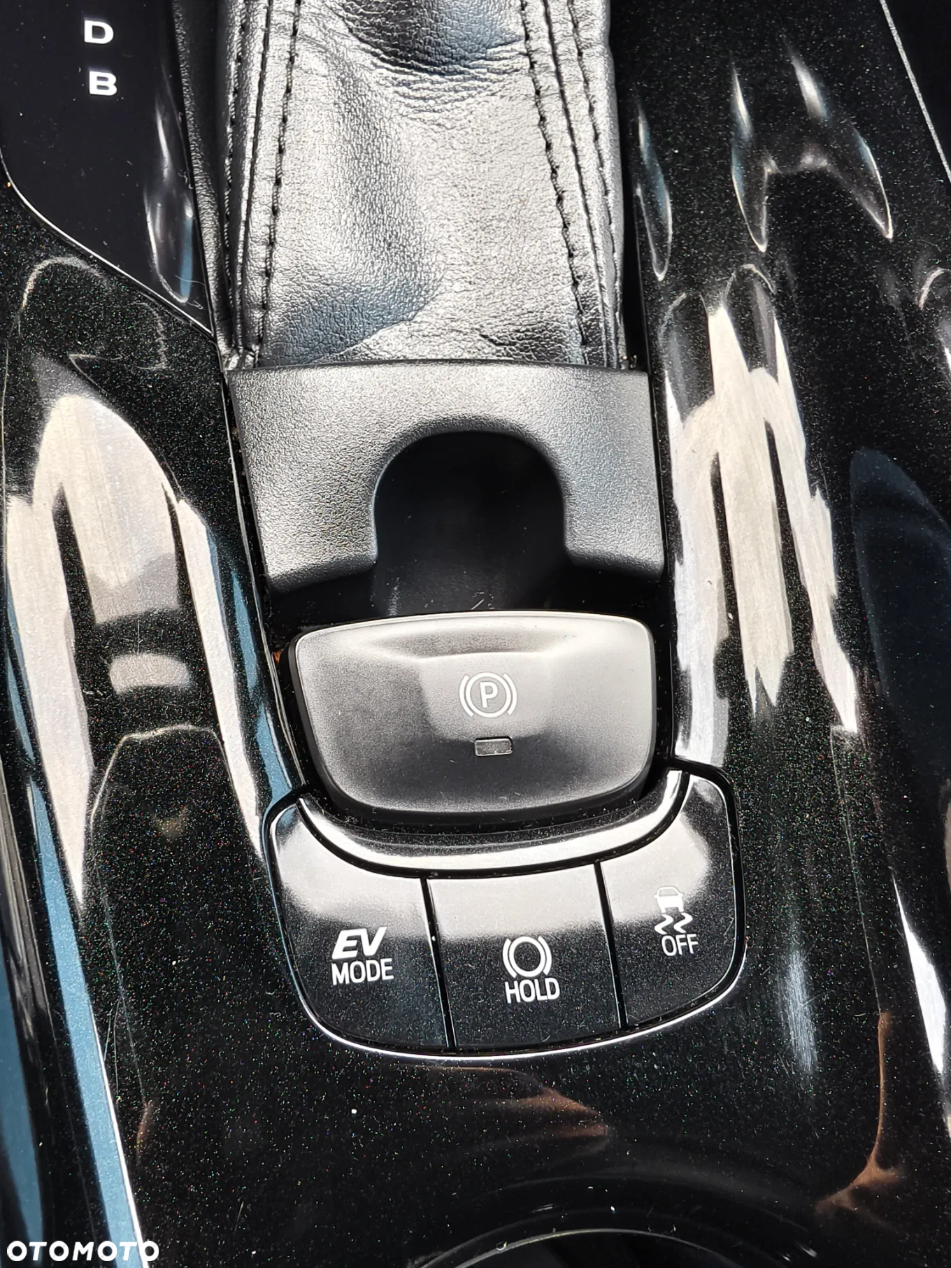 Toyota C-HR Hybrid Lounge - 25