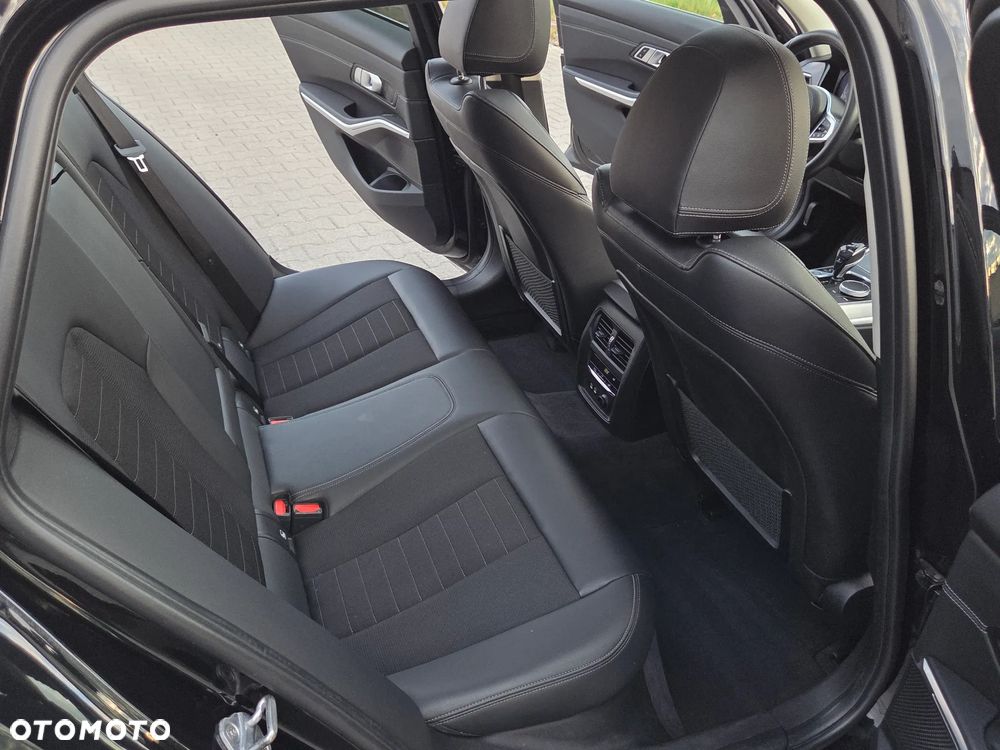 BMW Seria 3 320d Luxury Line sport - 23