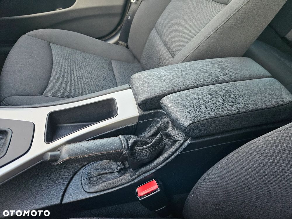 BMW Seria 3 318i - 23