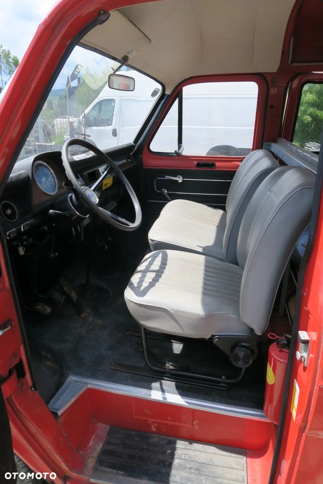Ford Transit 150 - 11