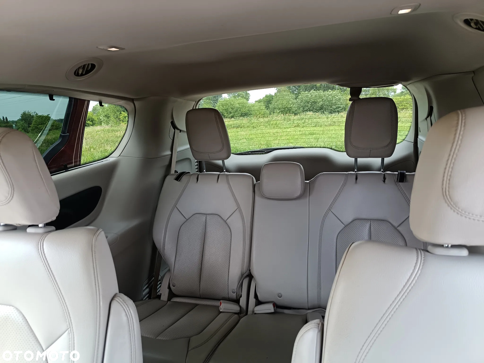 Chrysler Pacifica - 16