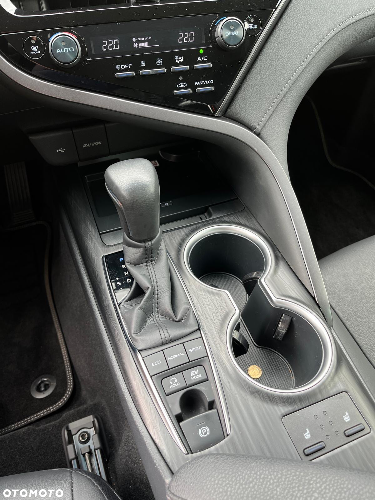Toyota Camry 2.5 Hybrid Executive CVT - 13