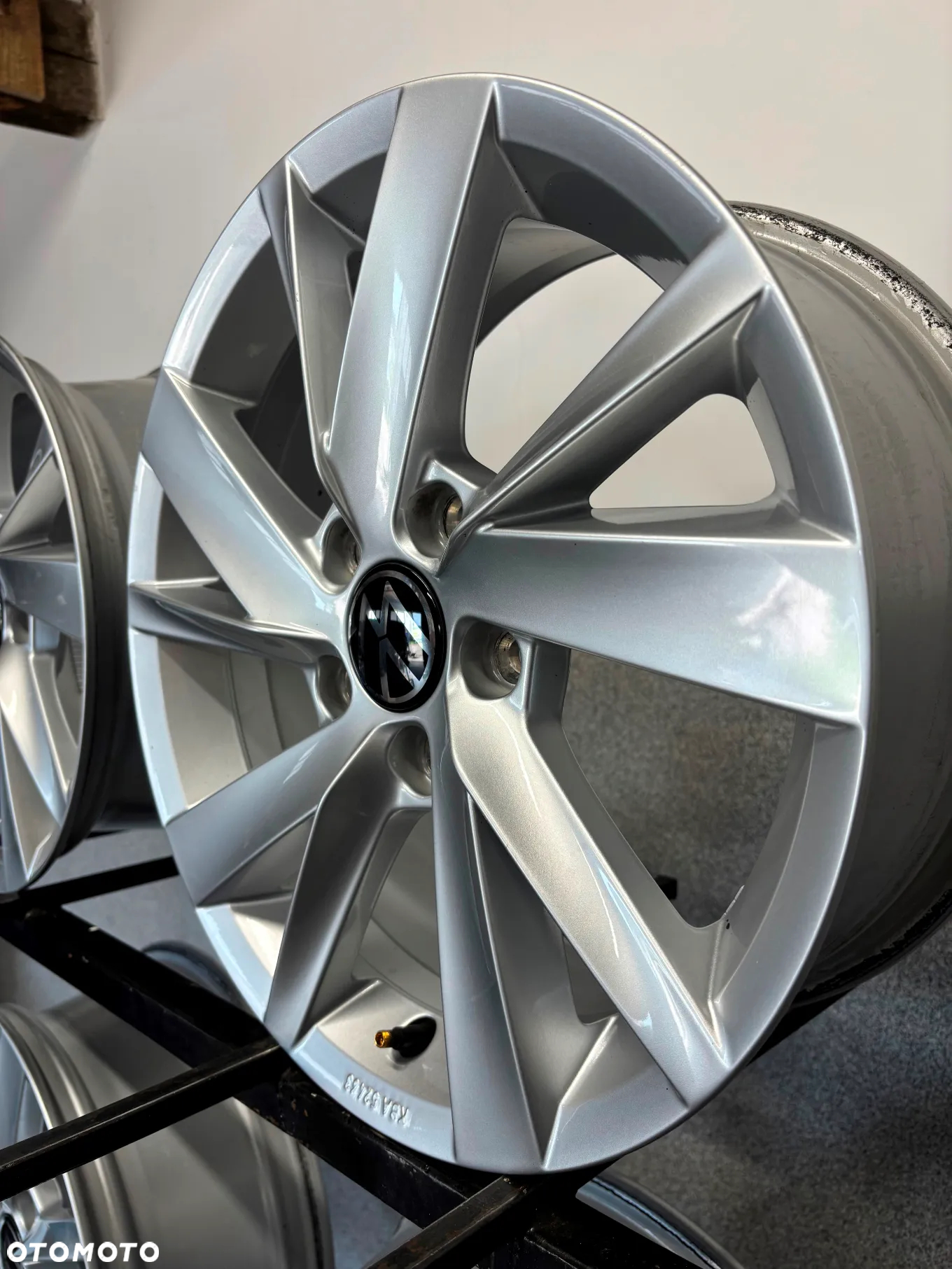 4 FELGI ALU. VW GOLF 8,7,CADDY,TOURAN 16'' 6,5J ET46 NR; 5H0 071496  BORBET - 7