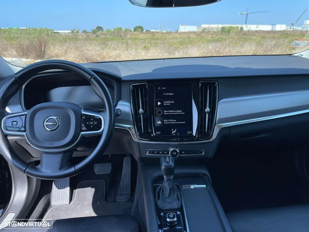 Volvo V90 2.0 D4 Momentum Geartronic - 4