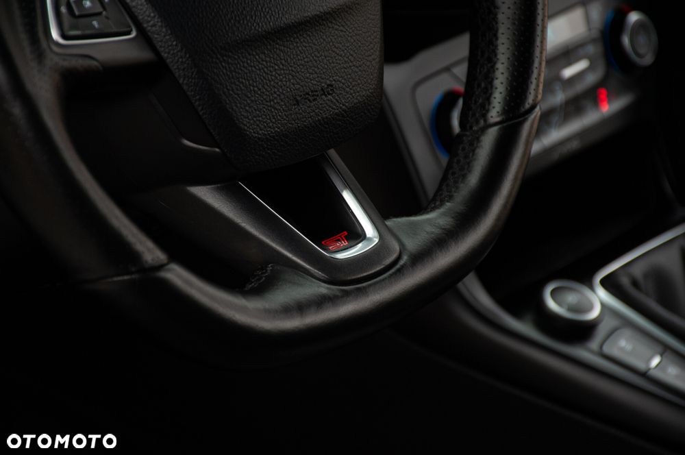 Ford Focus 2.0 TDCi ST mit Leder-Exclusiv-Paket - 38