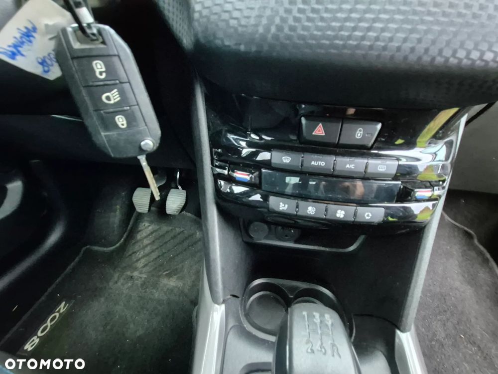 Peugeot 2008 ver-puretech-100-style-s-s-bvm6 - 25