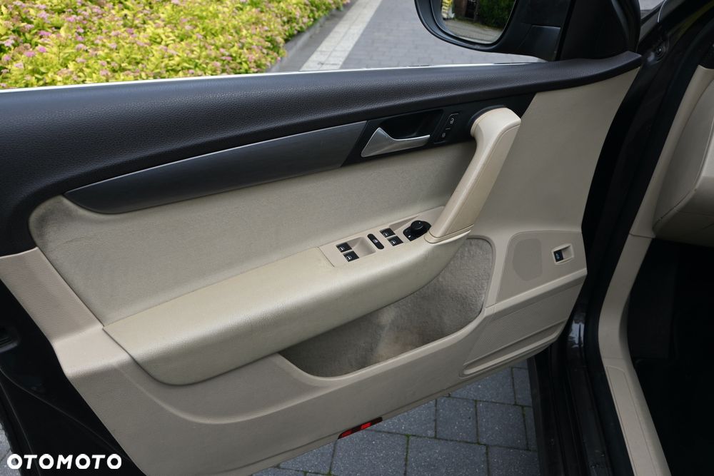 Volkswagen Passat 2.0 TDI Highline - 28