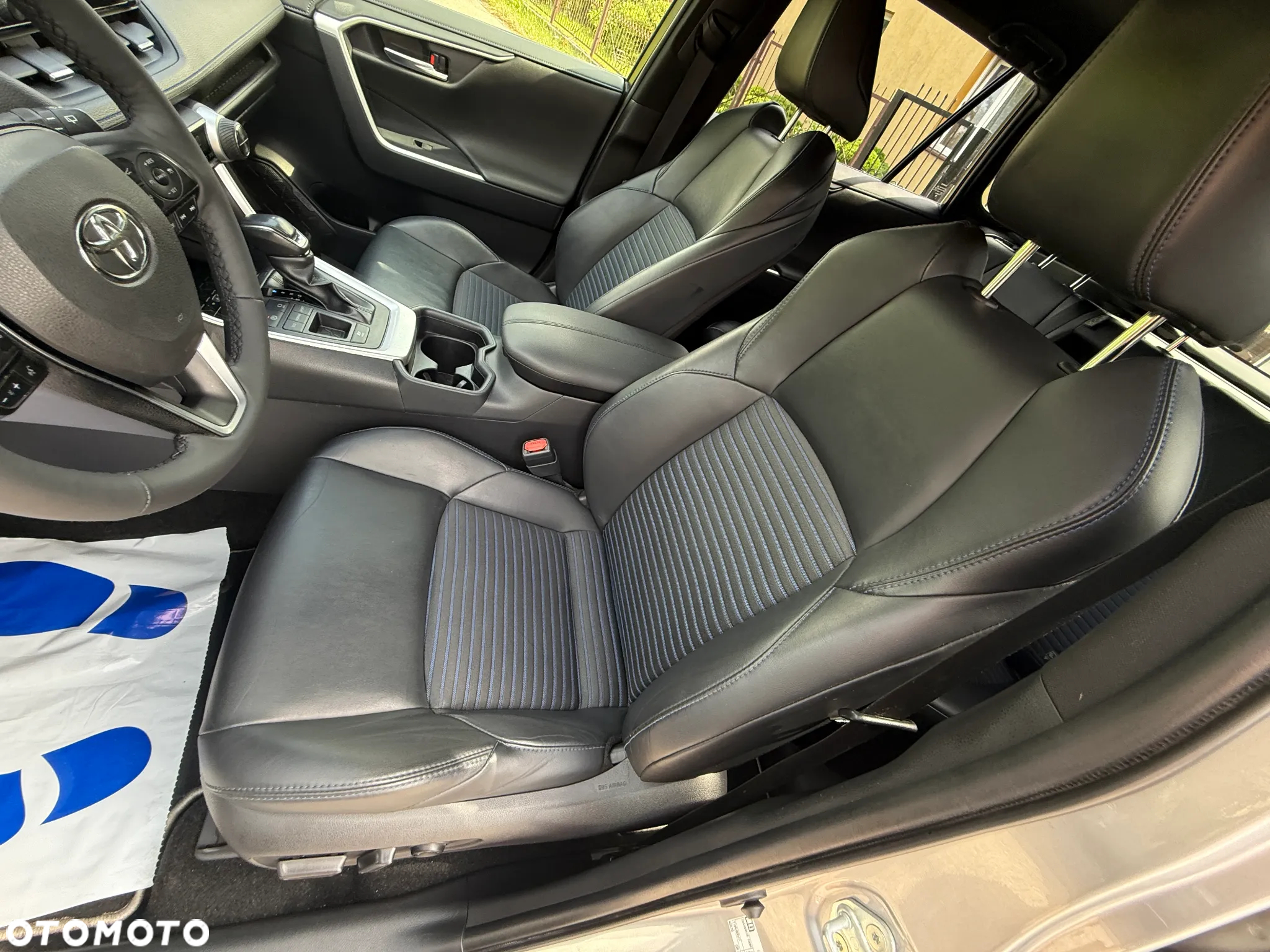 Toyota RAV4 - 10