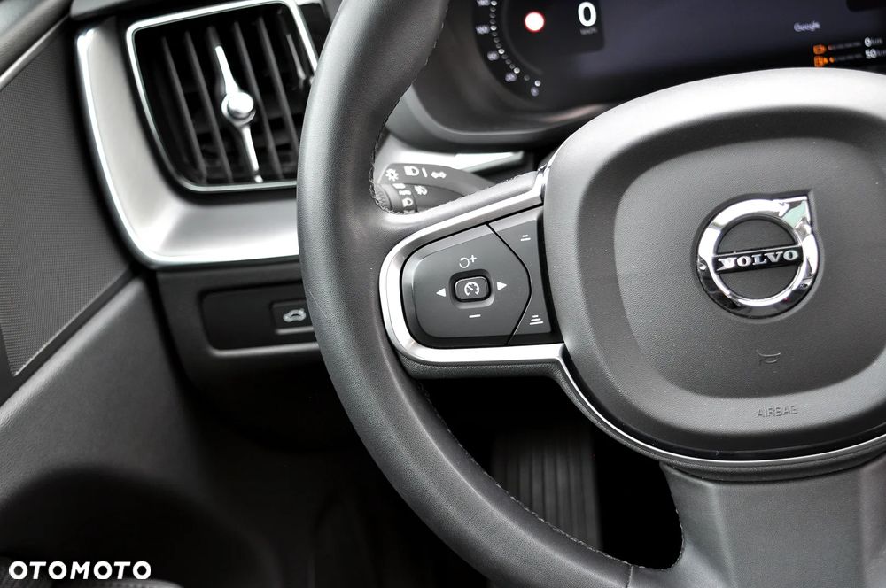 Volvo XC 60 T6 Plug-In Hybrid AWD Core - 32