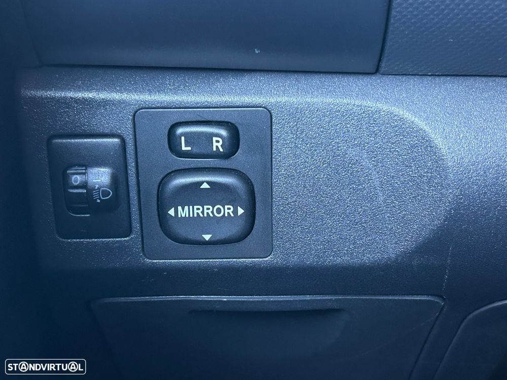 Toyota Yaris 1.0 VVT-i AC Manual - 23