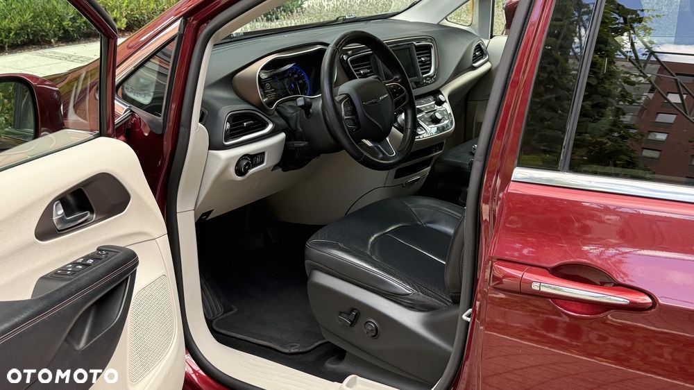 Chrysler Pacifica - 29