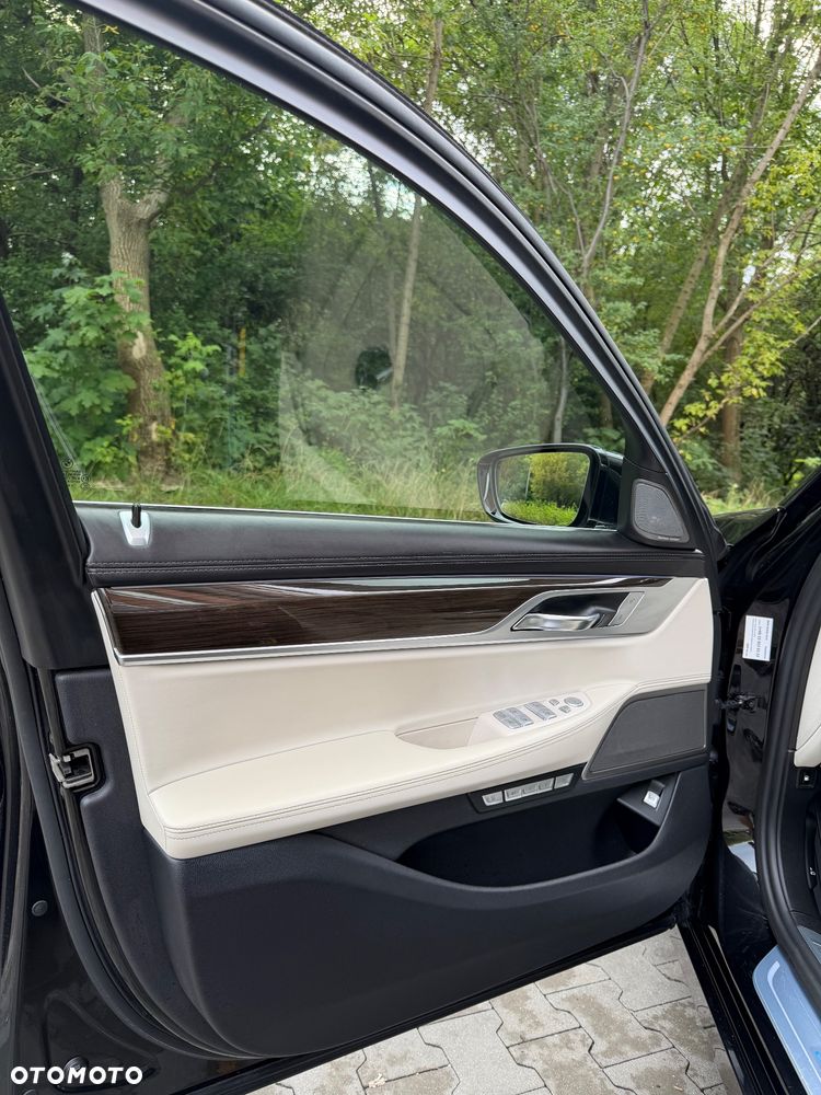BMW Seria 7 740Le iPerformance - 10