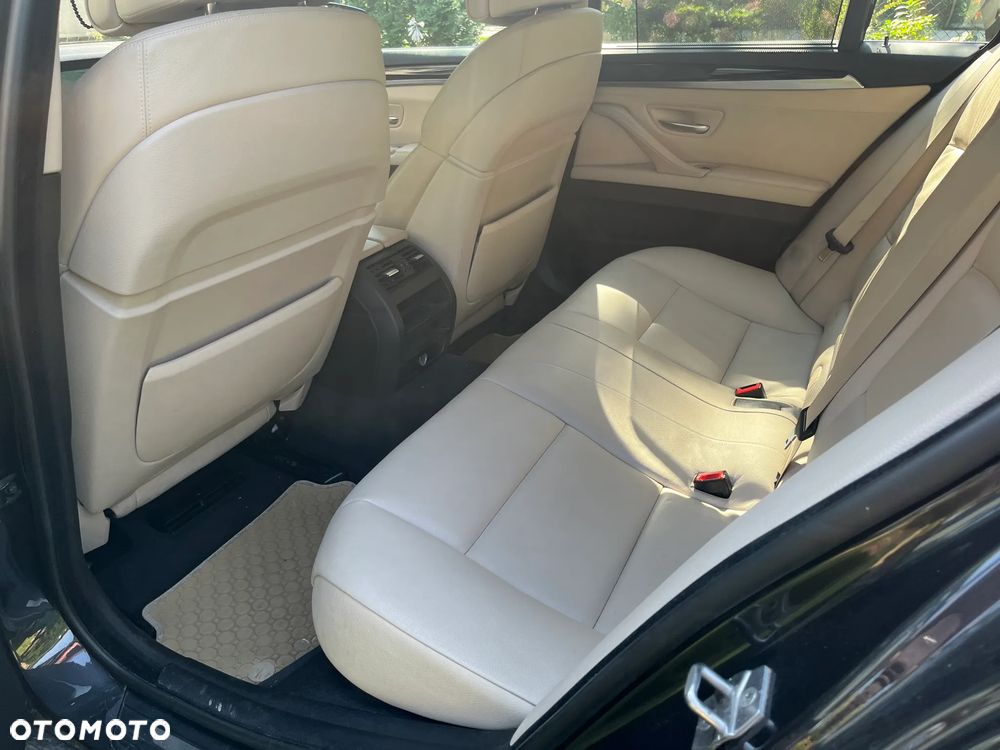 BMW Seria 5 525d xDrive - 6