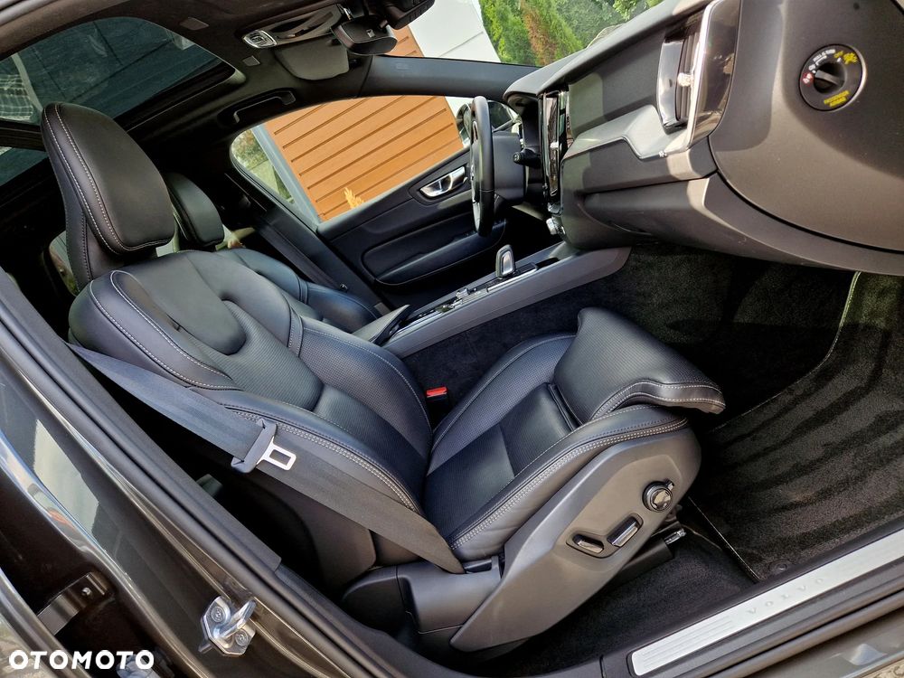 Volvo XC 60 B4 B Plus Dark - 10