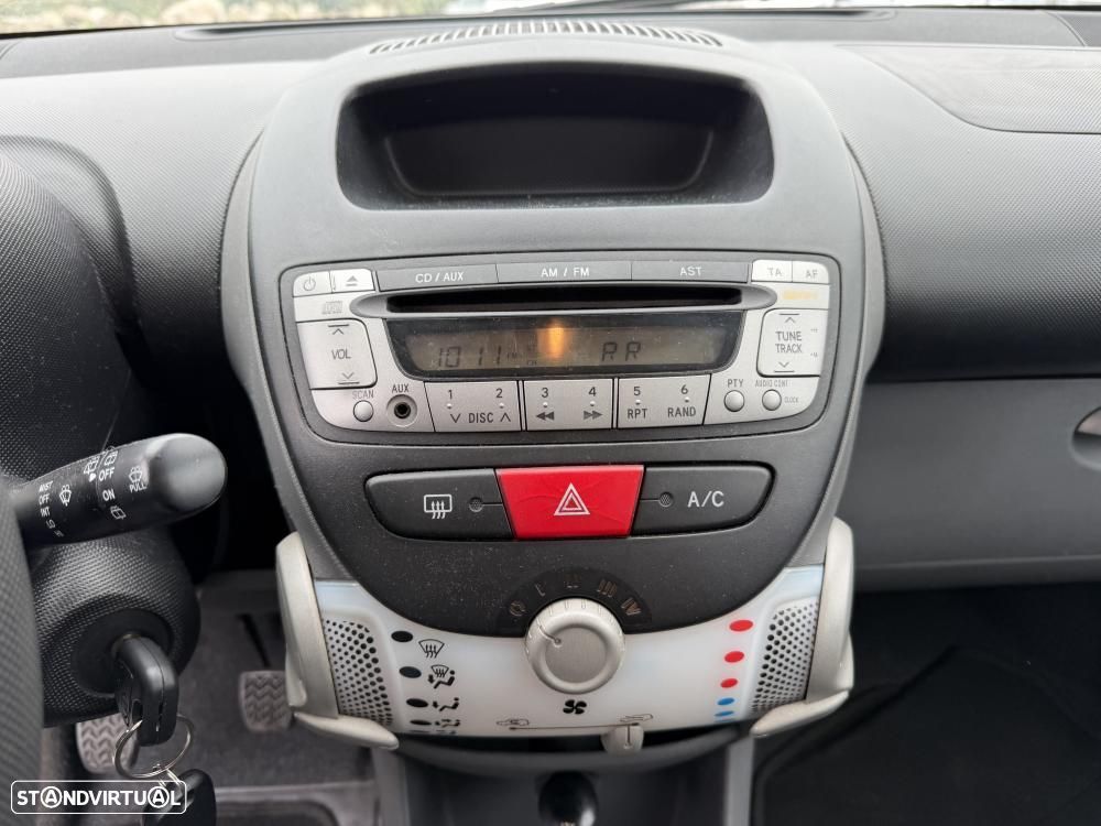 Peugeot 107 1.0 Sportium — fotografia 11
