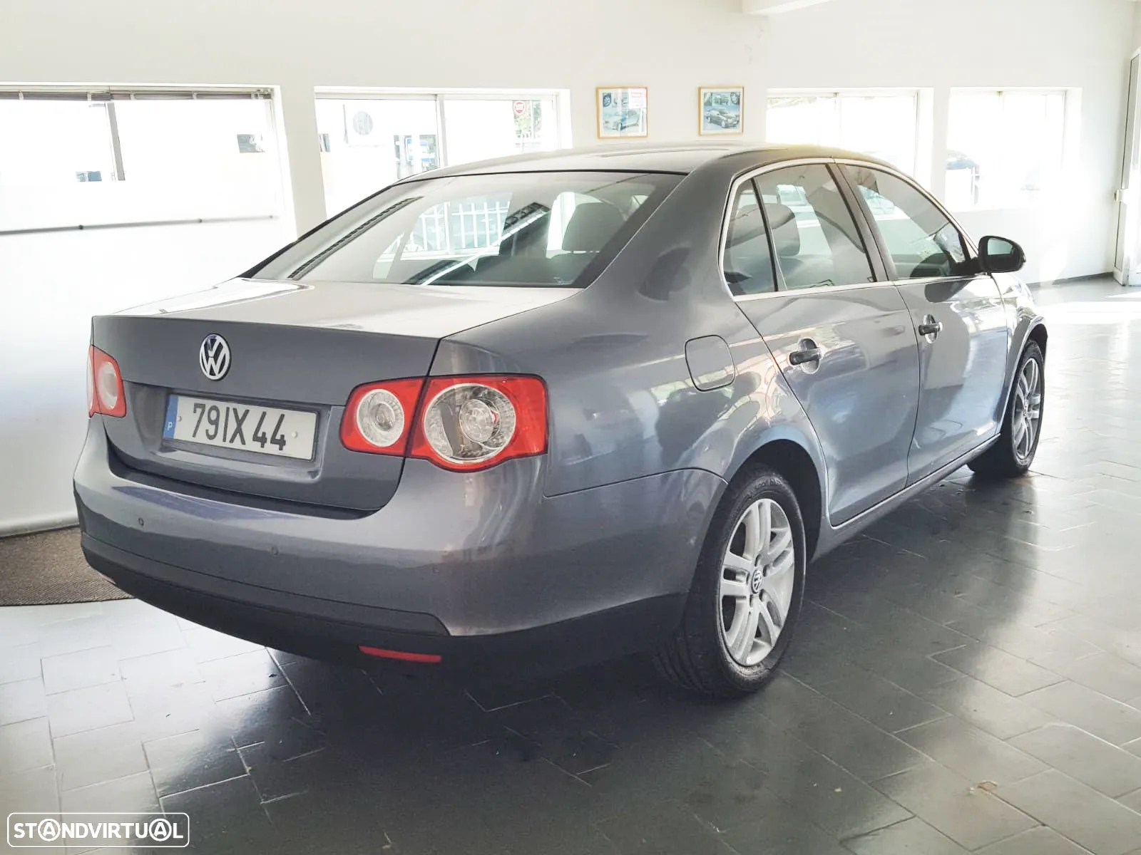 VW Jetta 1.6 TDi Confortline - 7