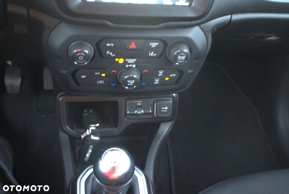 Jeep Renegade - 23