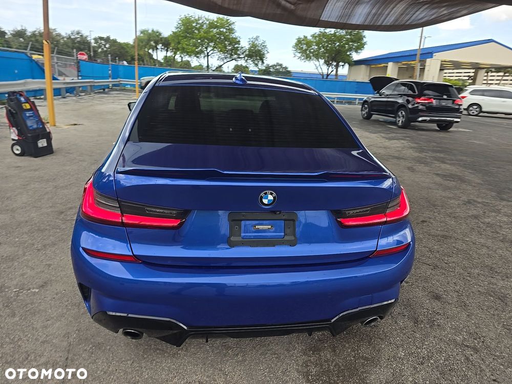 BMW Seria 3 330i M Sport - 6