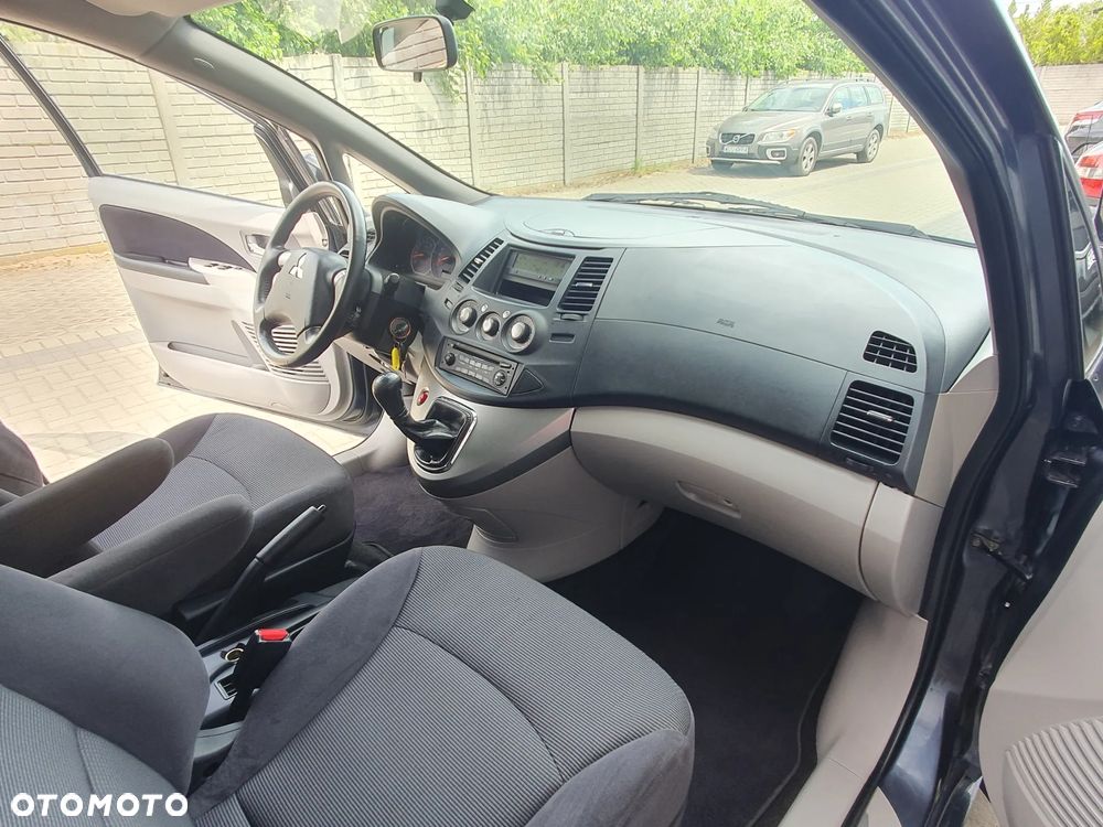 Mitsubishi Grandis 2.4 Motion - 30
