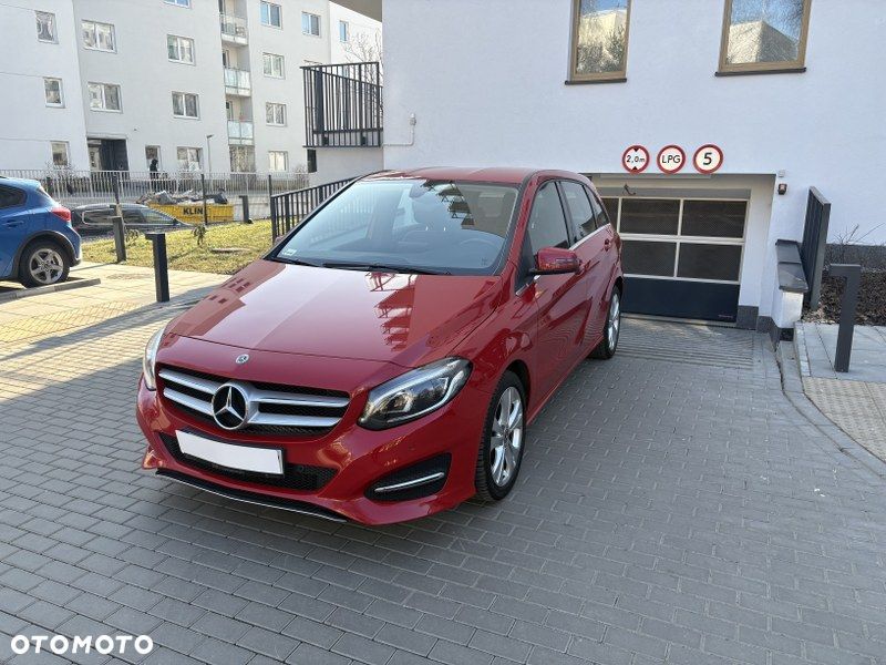 Mercedes-Benz Klasa B 220 4-Matic - 32