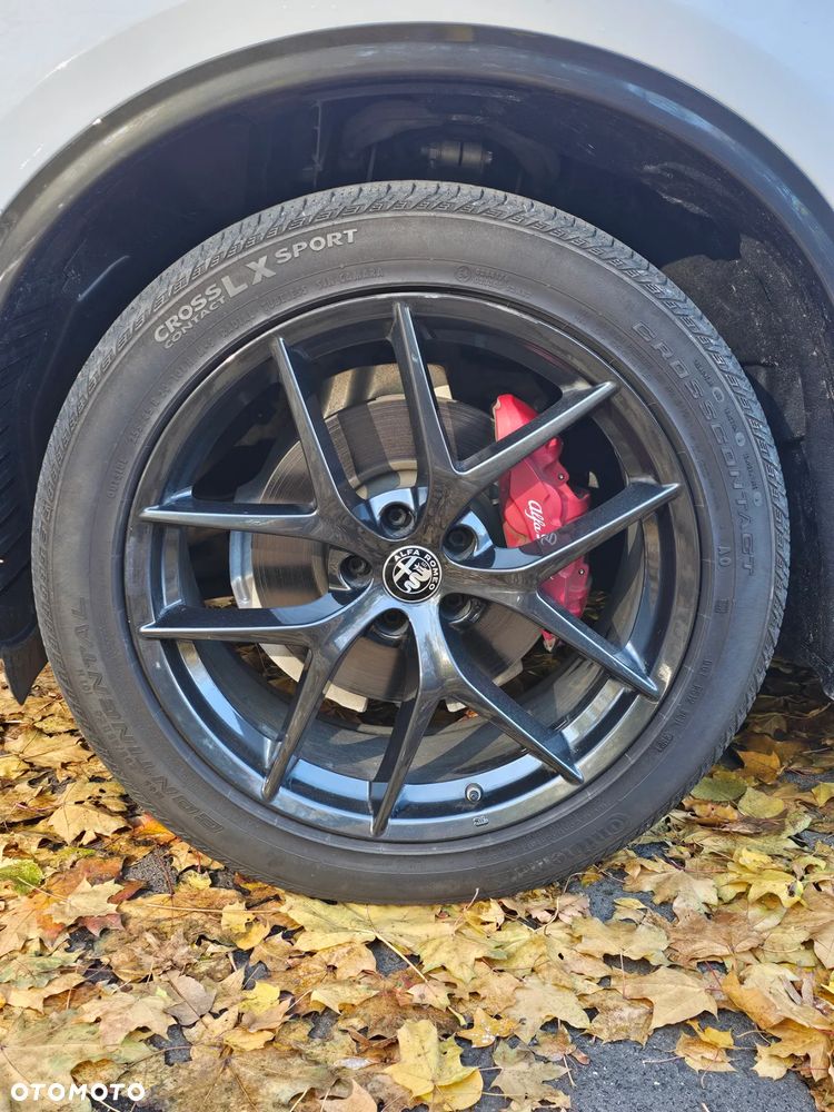 Alfa Romeo Stelvio - 12