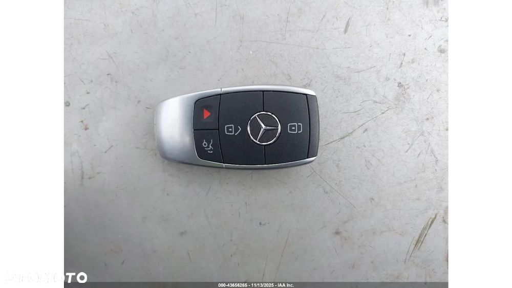 Mercedes-Benz Klasa C 300 4Matic 9G-TRONIC AMG Line - 13