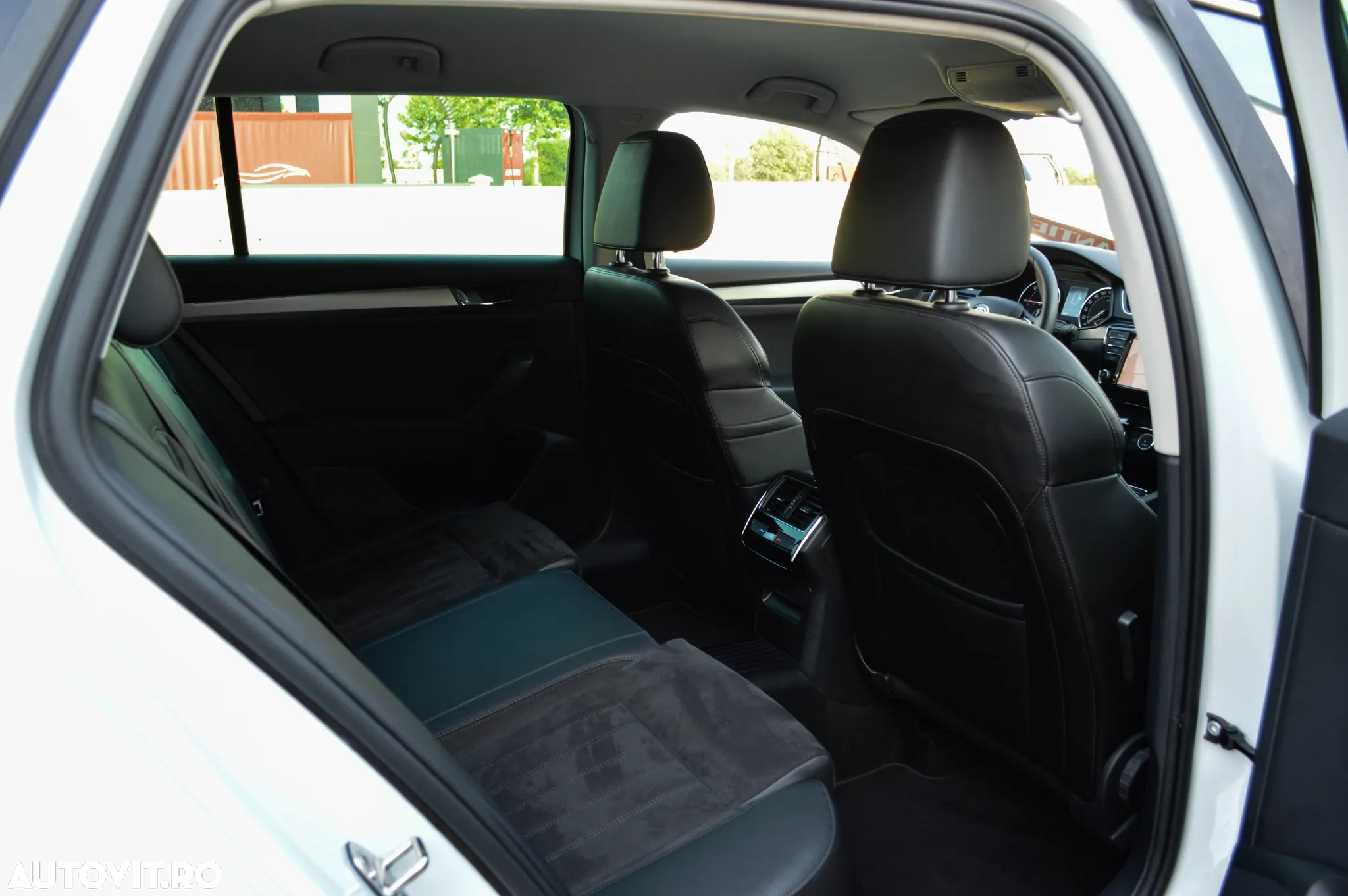 Skoda Superb Combi 2.0 TDI Style - 34