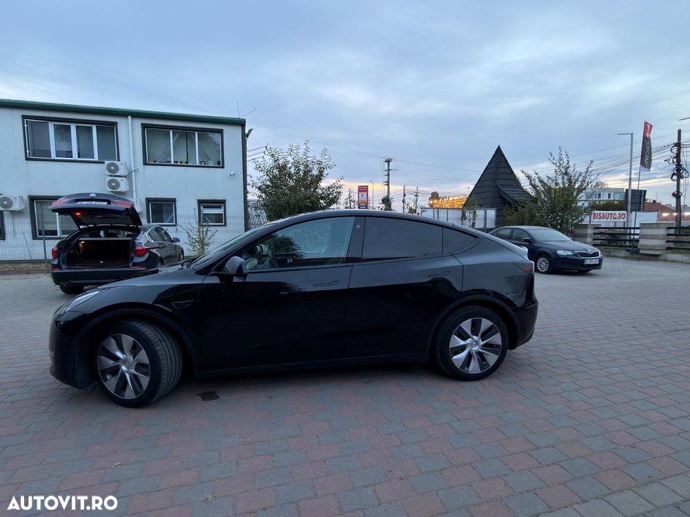 Tesla Model Y Long Range Dual Motor AWD - 9