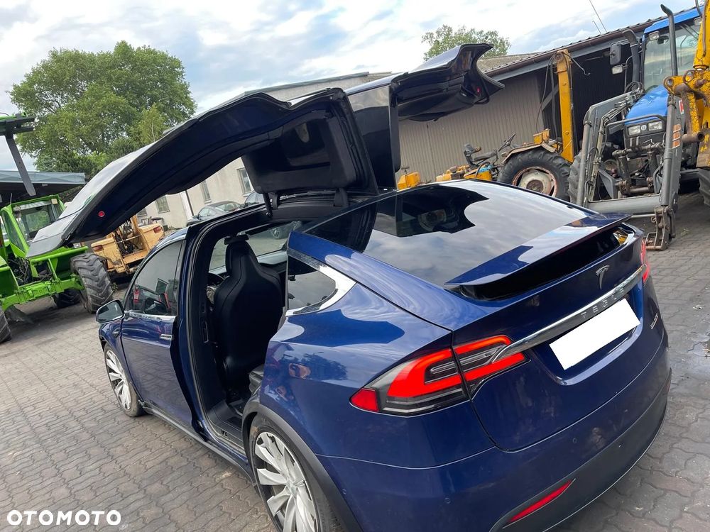 Tesla Model X Long Range - 34