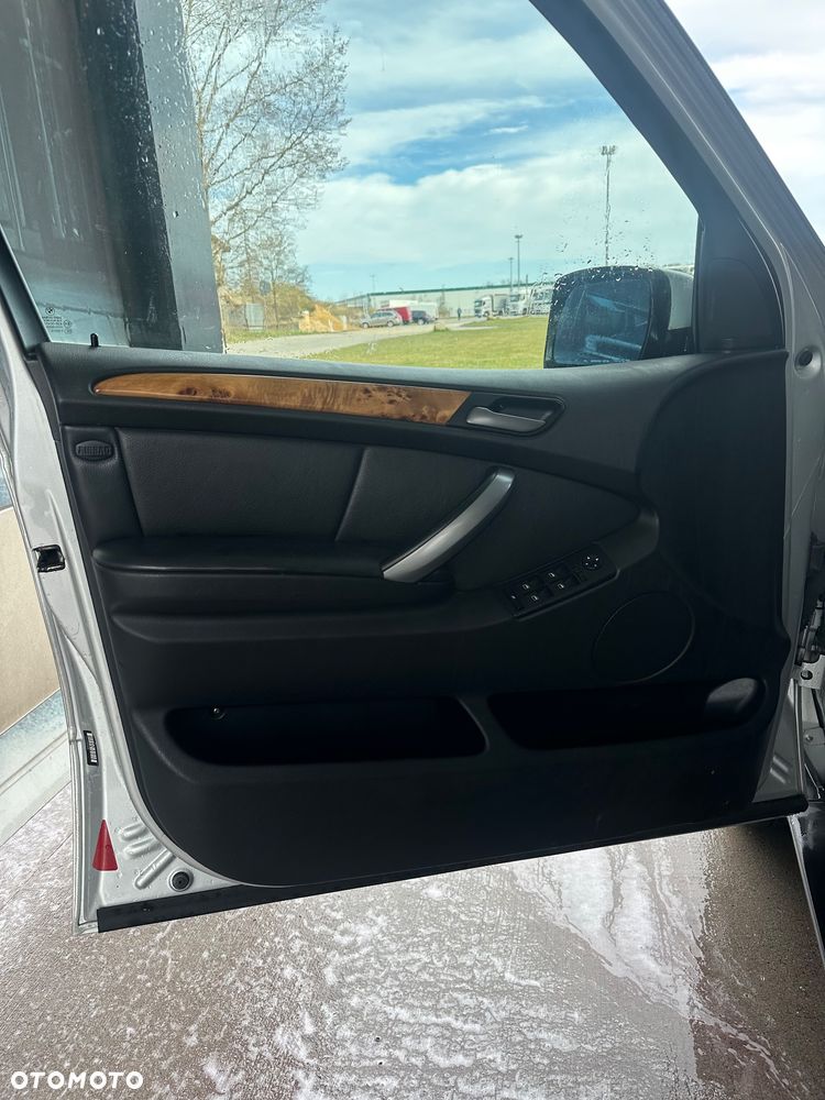 BMW X5 4.4i - 28