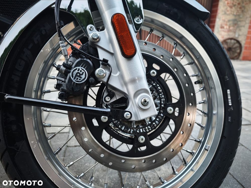 Royal Enfield Classic - 4