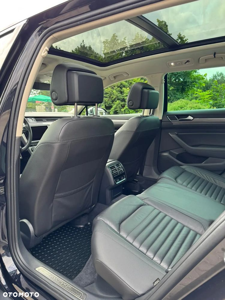Volkswagen Passat Variant 2.0 TDI SCR 4Motion DSG Alltrack - 22