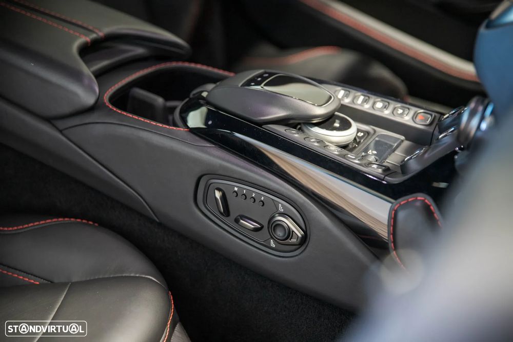 Aston Martin Vantage Coupe V8 - 33