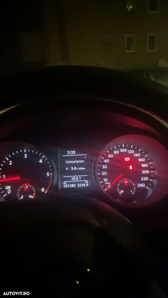 Volkswagen Golf 1.6 TDI DPF Highline - 9