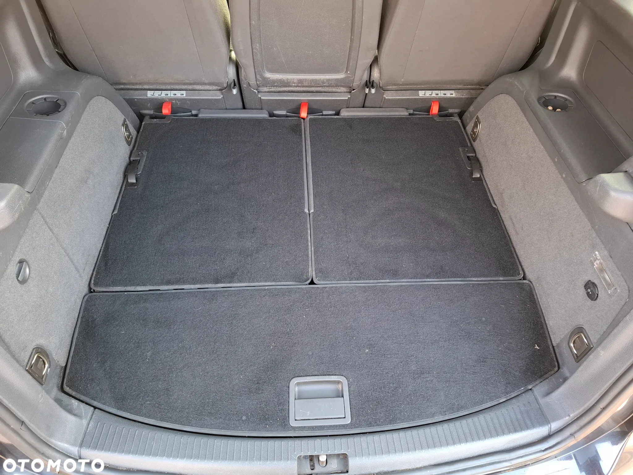 Volkswagen Touran - 26