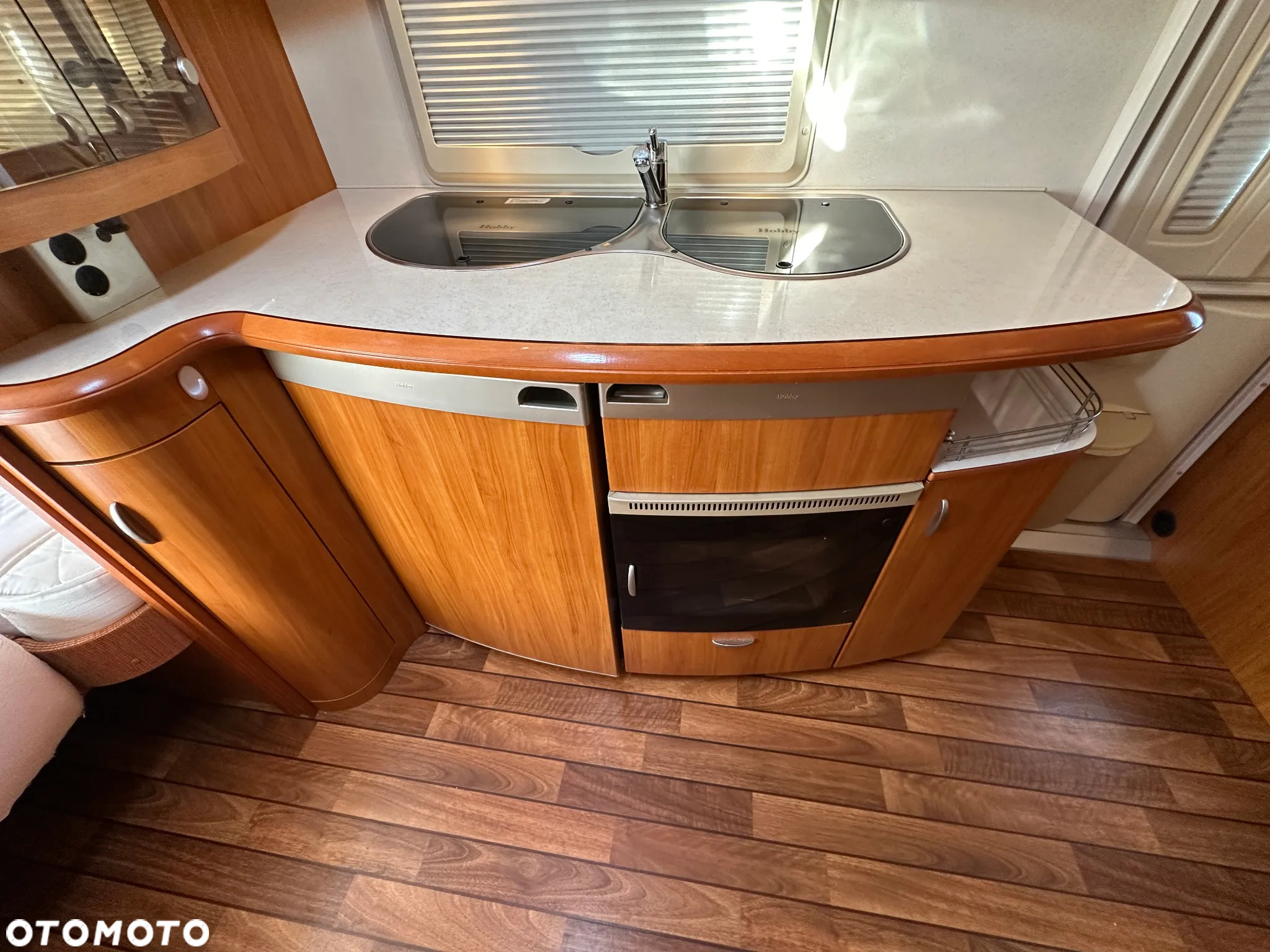 Hobby 560 UL EXCELLENT z przedsionkiem Isabella i napędem. - 22