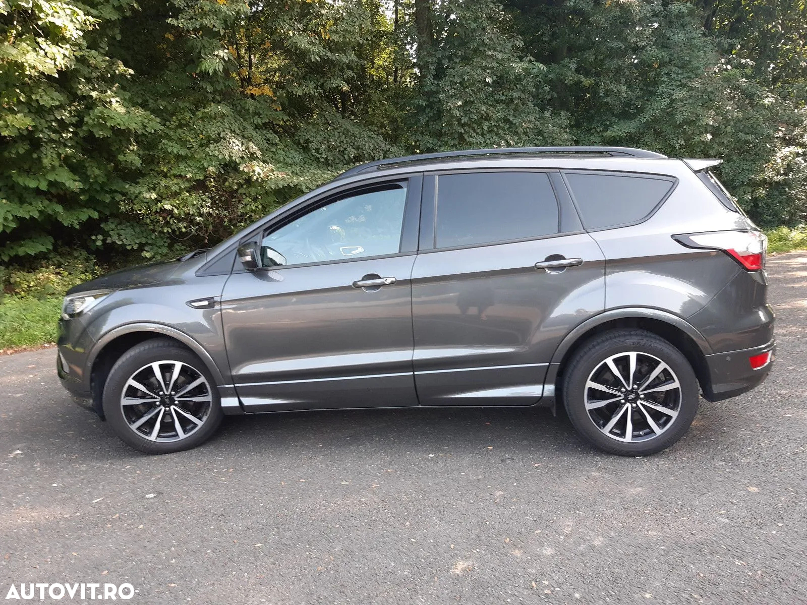 Ford Kuga 1.5 EcoBoost 2x4 ST-Line - 4