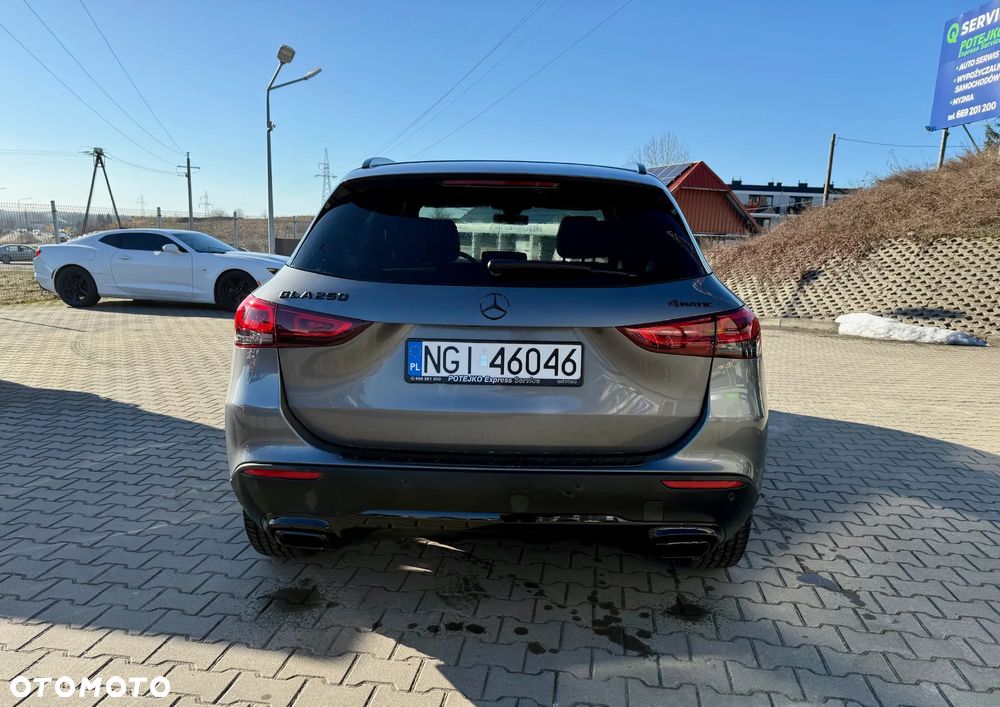 Mercedes-Benz GLA 250 4-Matic AMG Line - 9