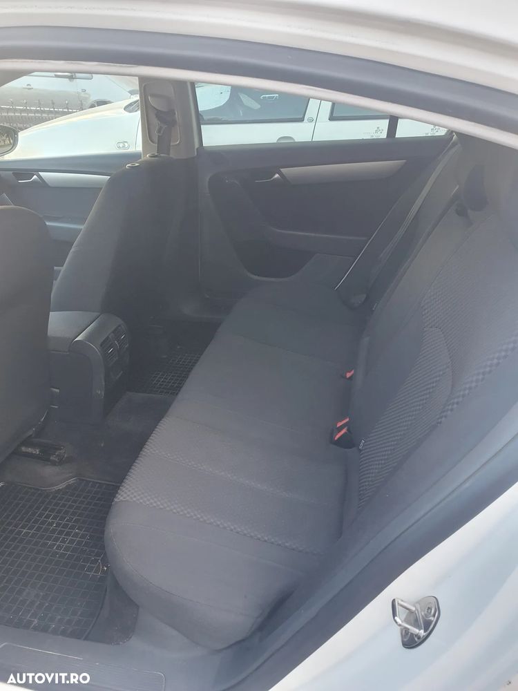 Volkswagen Passat - 8
